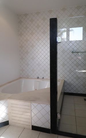 Casa para alugar com 900m², 4 quartos e 5 vagasBanheiro do Quarto 4 Suíte