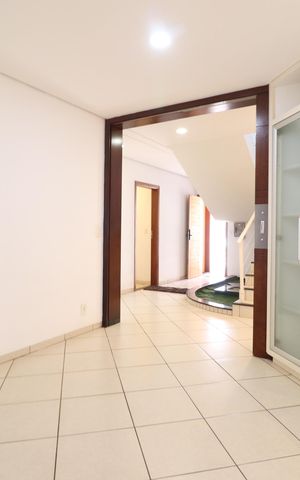 Casa para alugar com 900m², 4 quartos e 5 vagasSala 1