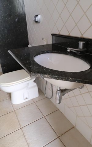 Casa para alugar com 900m², 4 quartos e 5 vagasBanheiro da area de lazer