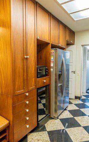 Apartamento para alugar com 125m², 4 quartos e 2 vagas Apartamento para alugar com 125m², 4 quartos e 2 vagasCozinha