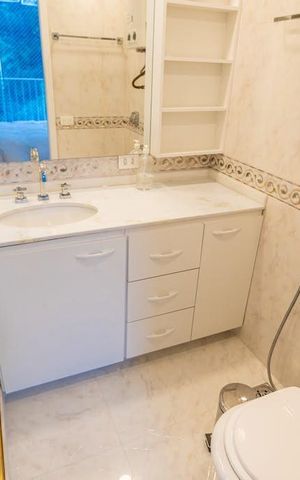 Apartamento para alugar com 125m², 4 quartos e 2 vagas Apartamento para alugar com 125m², 4 quartos e 2 vagasBanheiro