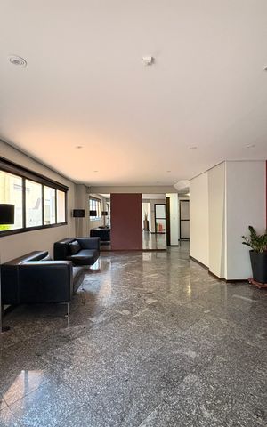 Apartamento à venda com 127m², 3 quartos e 2 vagas Apartamento à venda com 127m², 3 quartos e 2 vagasHall social