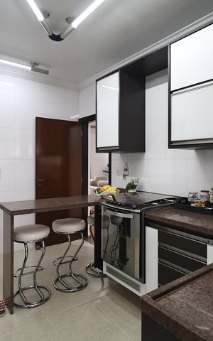 Apartamento à venda com 127m², 3 quartos e 2 vagas Apartamento à venda com 127m², 3 quartos e 2 vagasCozinha