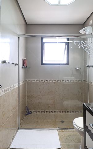 Apartamento à venda com 127m², 3 quartos e 2 vagas Apartamento à venda com 127m², 3 quartos e 2 vagasBanheiro da Suíte