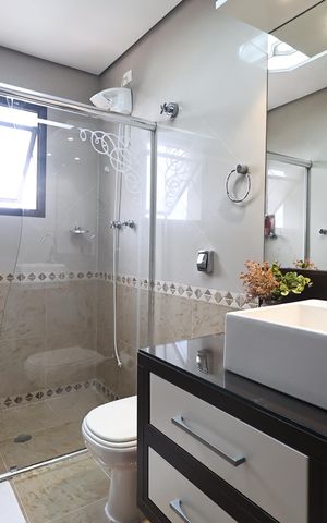 Apartamento à venda com 127m², 3 quartos e 2 vagas Apartamento à venda com 127m², 3 quartos e 2 vagasBanheiro da Suíte