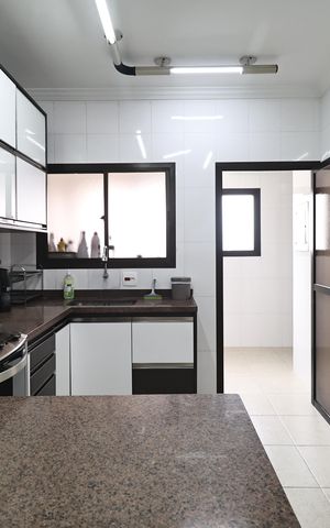 Apartamento à venda com 127m², 3 quartos e 2 vagas Apartamento à venda com 127m², 3 quartos e 2 vagasCozinha