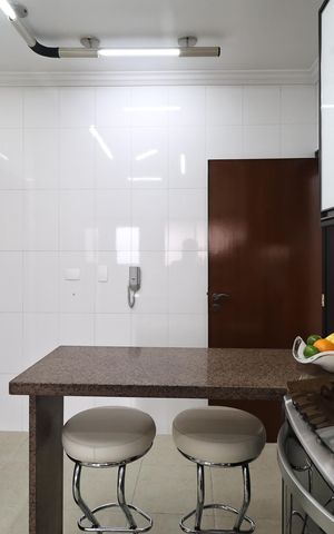 Apartamento à venda com 127m², 3 quartos e 2 vagas Apartamento à venda com 127m², 3 quartos e 2 vagasCozinha