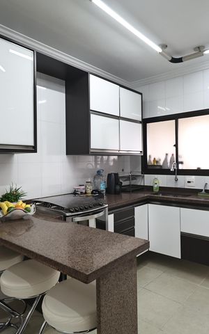 Apartamento à venda com 127m², 3 quartos e 2 vagas Apartamento à venda com 127m², 3 quartos e 2 vagasCozinha