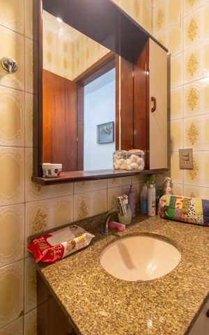 Casa à venda com 198m², 4 quartos e 4 vagas Casa à venda com 198m², 4 quartos e 4 vagasBanheiro