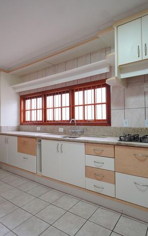Casa para alugar com 130m², 3 quartos e 2 vagasCozinha