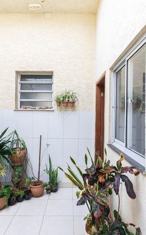 Casa à venda com 140m², 4 quartos e 1 vagaJardim interno