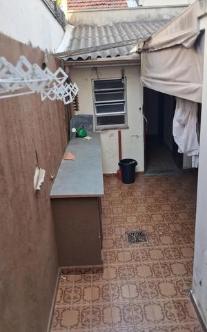 Casa à venda com 150m², 3 quartos e 3 vagas Casa à venda com 150m², 3 quartos e 3 vagasÁrea externa