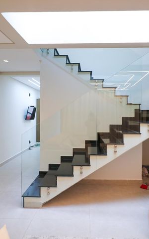 Casa à venda com 200m², 3 quartos e 4 vagas Casa à venda com 200m², 3 quartos e 4 vagasSala