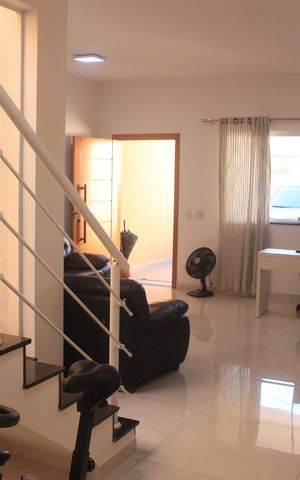 Casa à venda com 193m², 3 quartos e 2 vagasSala