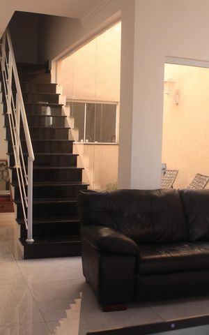 Casa à venda com 193m², 3 quartos e 2 vagasSala