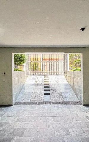 Casa à venda com 378m², 4 quartos e 5 vagasGaragem