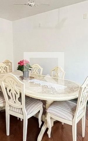 Casa à venda com 378m², 4 quartos e 5 vagasSala