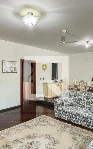 Casa à venda com 378m², 4 quartos e 5 vagasSala