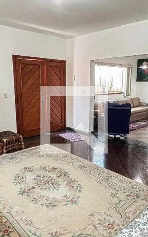 Casa à venda com 378m², 4 quartos e 5 vagasSala