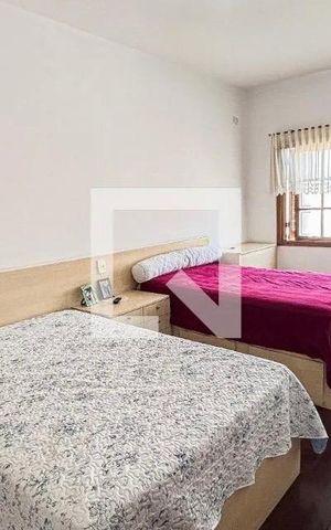 Casa à venda com 378m², 4 quartos e 5 vagasQuarto