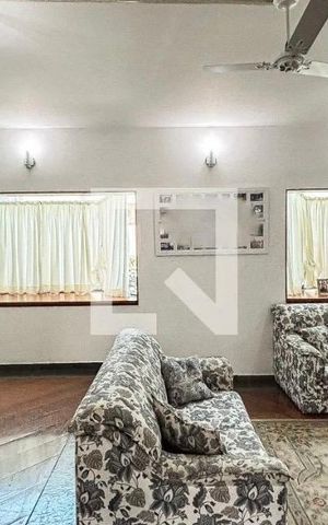 Casa à venda com 378m², 4 quartos e 5 vagasSala