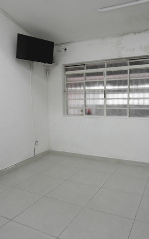 Casa à venda com 180m², 2 quartos e 2 vagas Casa à venda com 180m², 2 quartos e 2 vagasSala