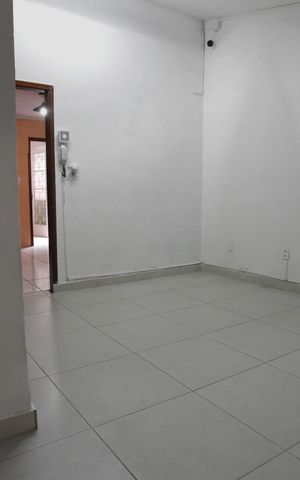 Casa à venda com 180m², 2 quartos e 2 vagas Casa à venda com 180m², 2 quartos e 2 vagasSala
