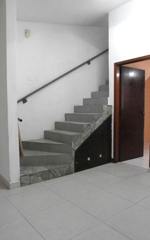 Casa à venda com 180m², 2 quartos e 2 vagas Casa à venda com 180m², 2 quartos e 2 vagasSala