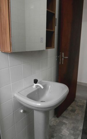 Casa à venda com 180m², 2 quartos e 2 vagas Casa à venda com 180m², 2 quartos e 2 vagasBanheiro