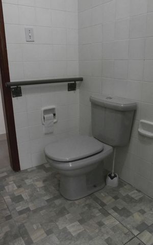 Casa à venda com 180m², 2 quartos e 2 vagas Casa à venda com 180m², 2 quartos e 2 vagasBanheiro