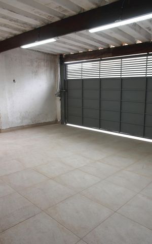 Casa à venda com 180m², 2 quartos e 2 vagas Casa à venda com 180m², 2 quartos e 2 vagasGaragem