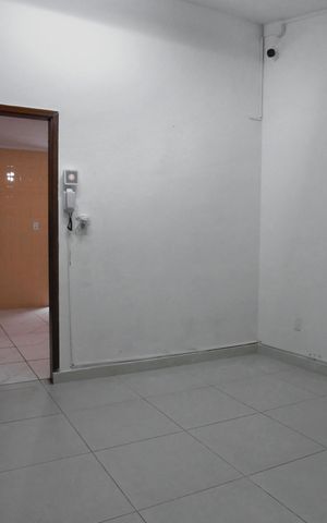Casa à venda com 180m², 2 quartos e 2 vagas Casa à venda com 180m², 2 quartos e 2 vagasSala