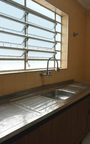 Casa à venda com 180m², 2 quartos e 2 vagas Casa à venda com 180m², 2 quartos e 2 vagasCozinha