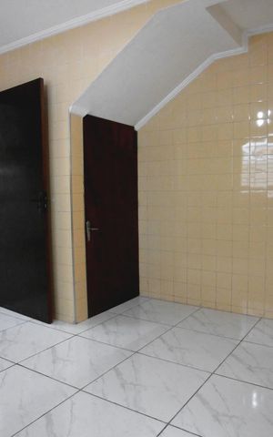Casa à venda com 180m², 2 quartos e 2 vagas Casa à venda com 180m², 2 quartos e 2 vagasCozinha