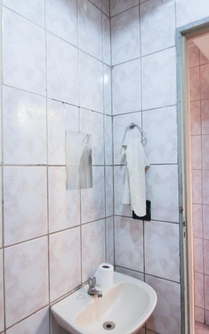 Casa para alugar com 60m², 2 quartos e 1 vaga Casa para alugar com 60m², 2 quartos e 1 vagaBanheiro