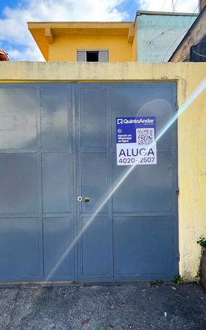 Casa para alugar com 60m², 2 quartos e 1 vaga Casa para alugar com 60m², 2 quartos e 1 vagaFachada
