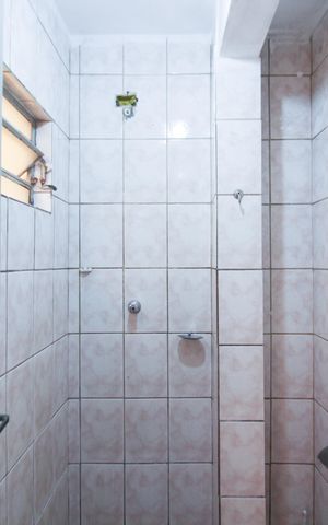 Casa para alugar com 60m², 2 quartos e 1 vaga Casa para alugar com 60m², 2 quartos e 1 vagaBanheiro