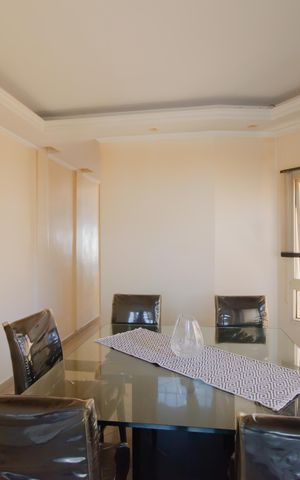 Casa à venda com 241m², 3 quartos e 6 vagas Casa à venda com 241m², 3 quartos e 6 vagasCozinha