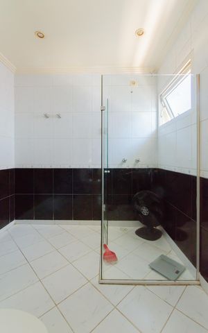 Casa à venda com 241m², 3 quartos e 6 vagas Casa à venda com 241m², 3 quartos e 6 vagasBanheiro da Suíte 3