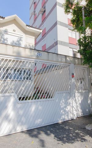 Casa à venda com 241m², 3 quartos e 6 vagas Casa à venda com 241m², 3 quartos e 6 vagasFachada