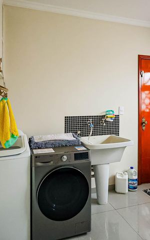 Casa à venda com 530m², 4 quartos e 4 vagas Casa à venda com 530m², 4 quartos e 4 vagasLavanderia
