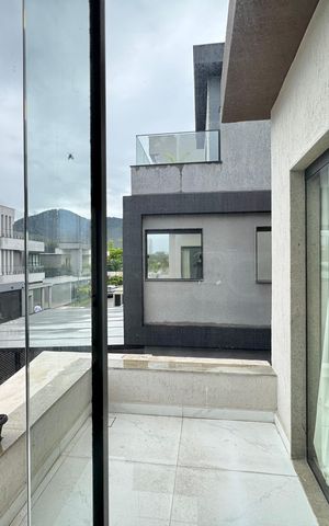 Casa de condomínio para alugar com 280m², 3 quartos e 2 vagas Casa de condomínio para alugar com 280m², 3 quartos e 2 vagasVaranda