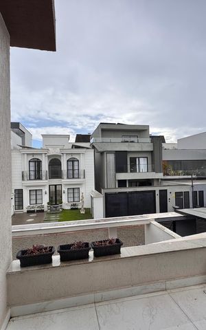 Casa de condomínio para alugar com 280m², 3 quartos e 2 vagas Casa de condomínio para alugar com 280m², 3 quartos e 2 vagasVaranda