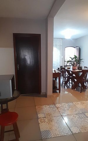 Casa à venda com 195m², 4 quartos e 2 vagasSala