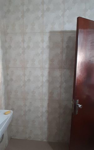 Casa à venda com 195m², 4 quartos e 2 vagasBanheiro
