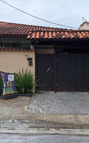 Casa à venda com 300m², 2 quartos e 3 vagas Casa à venda com 300m², 2 quartos e 3 vagasFachada