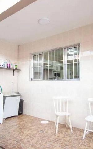 Casa à venda com 180m², 3 quartos e 2 vagasÁrea de serviço
