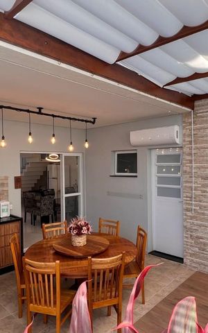 Casa de condomínio à venda com 157m², 3 quartos e 4 vagas Casa de condomínio à venda com 157m², 3 quartos e 4 vagasÁrea externa
