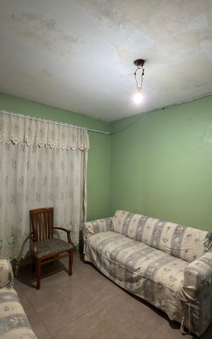 Casa à venda com 65m², 4 quartos e sem vaga Casa à venda com 65m², 4 quartos e sem vagaSala