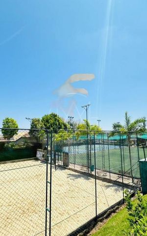 Casa de condomínio à venda com 248m², 3 quartos e 4 vagas
